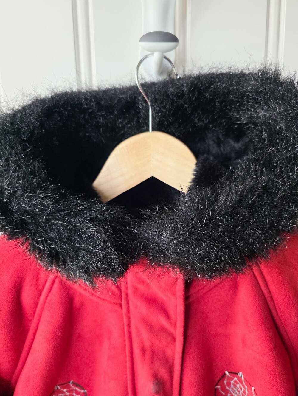 Vintage Northern Lifestyles Faux Fur Indigenous Wolf Tribal Winter Red Parka - Picture 7 of 13